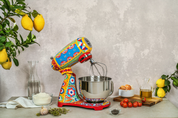  Миксер Smeg SMF03DGEU